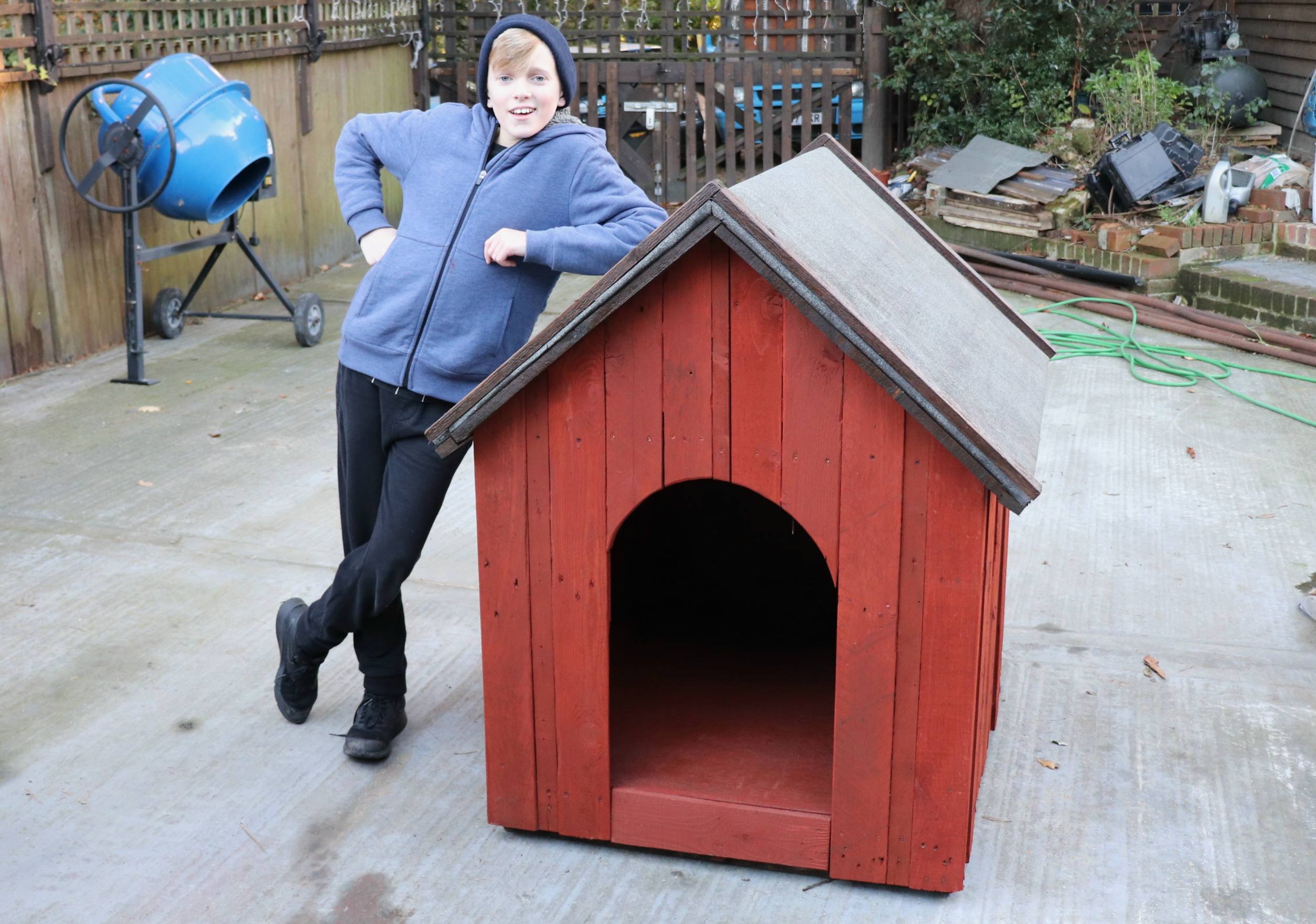 This is the kennel I built for my Sprocker Spaniel: Bella